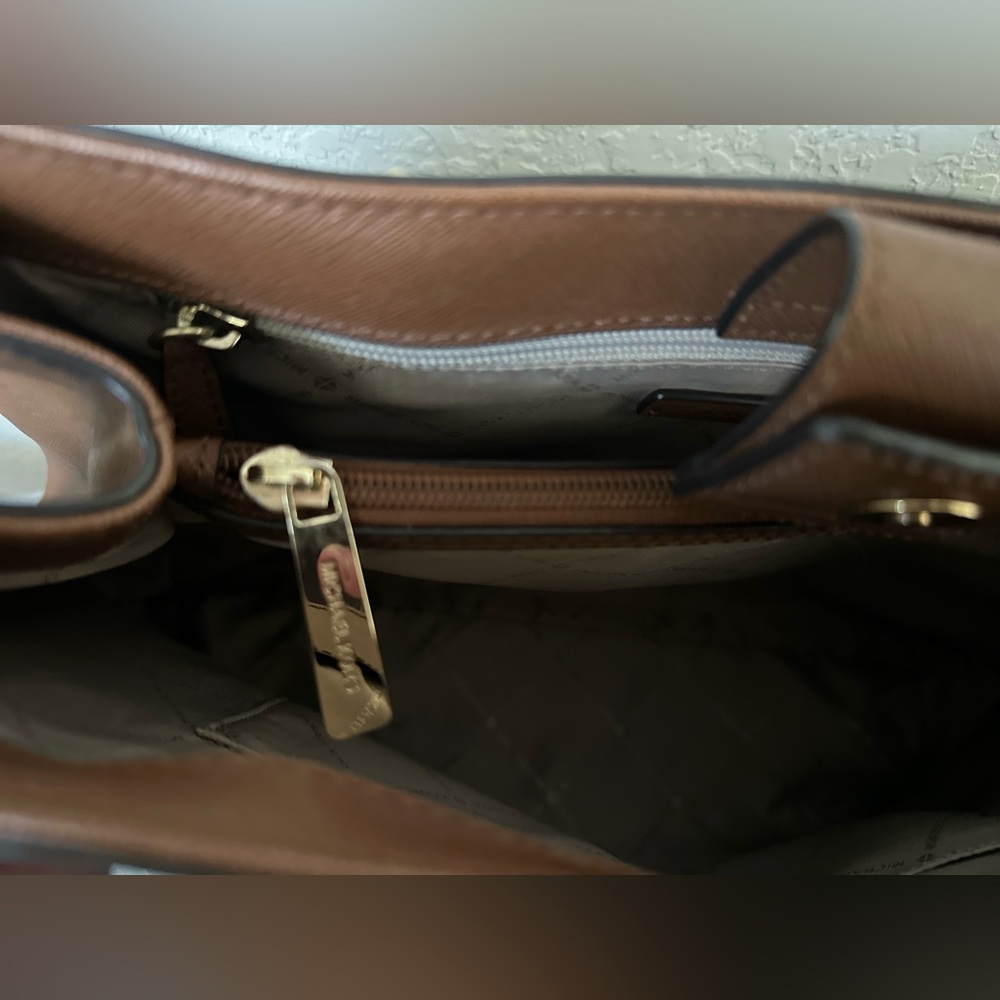 Michael Kors Sofia Large Tote - Picture 5 of 14